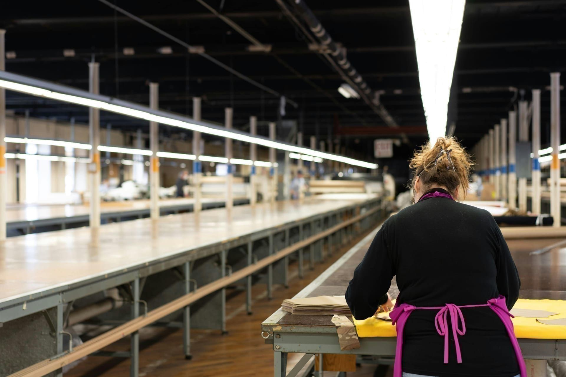 How Manufacturing Companies Use Invoice Factoring to Scale Operations